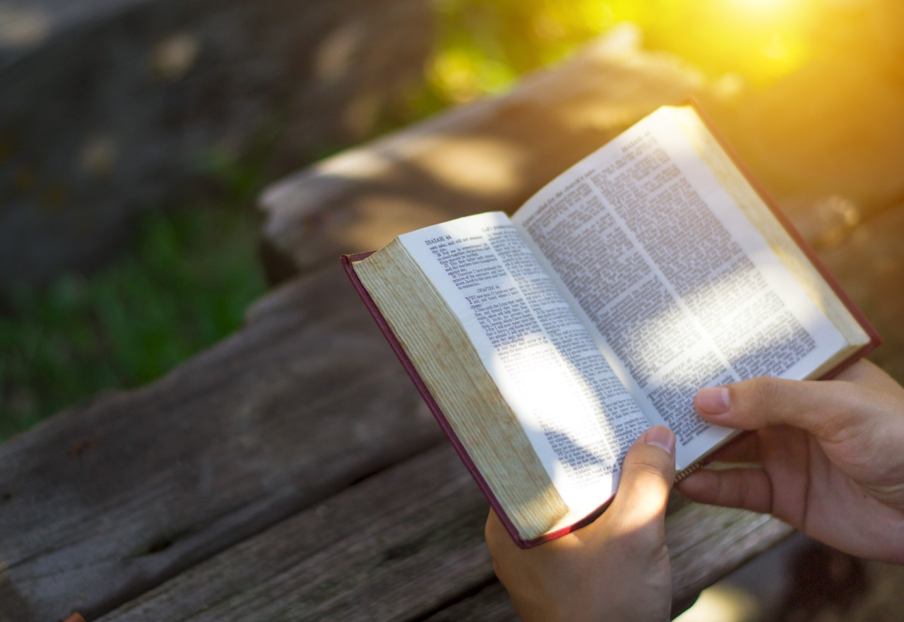 Bible - Église Évangélique de Vernon, dans l'Eure (27) en Normandie